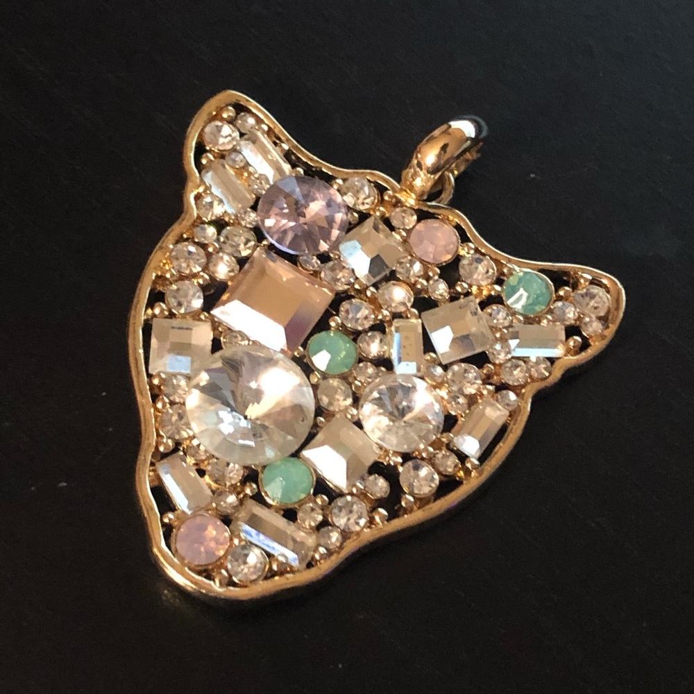 Gemstone cat face gold tone